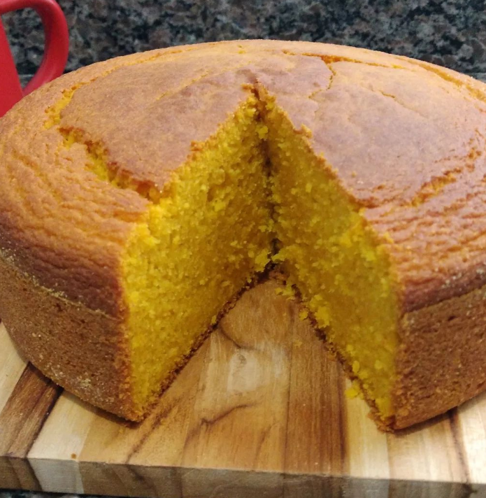 Bolo de cenoura com fubá