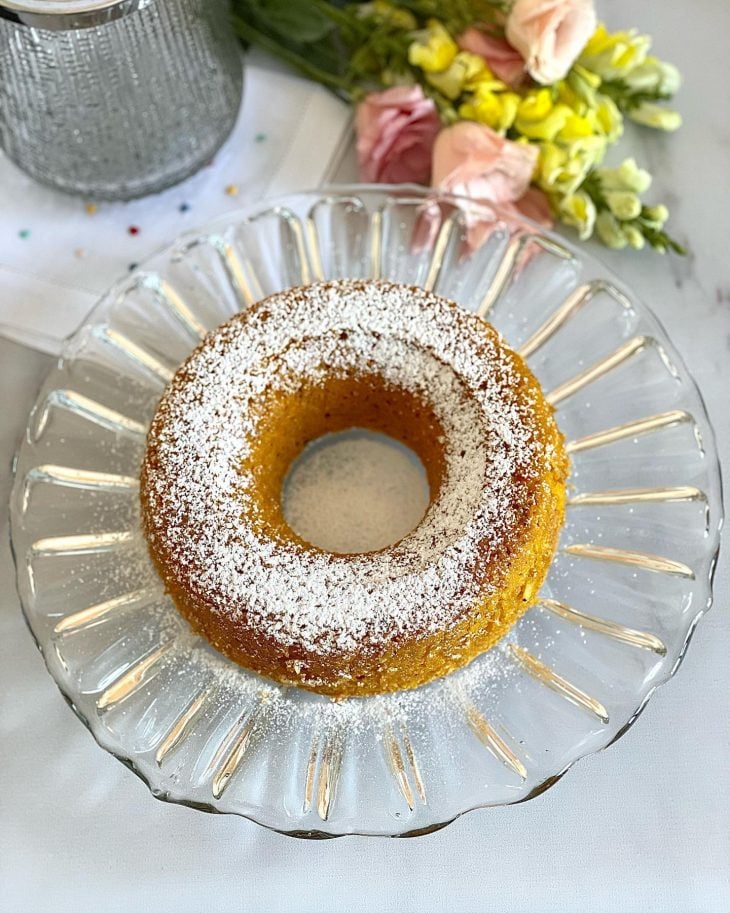 Bolo de cenoura com laranja e especiarias