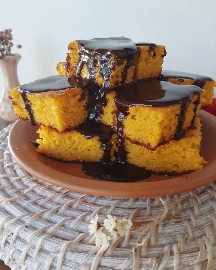 Bolo de cenoura com manga