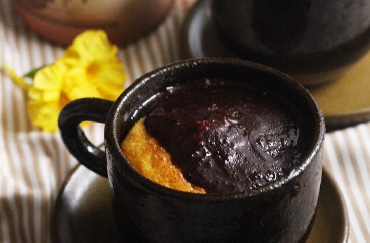 Bolo de cenoura de caneca