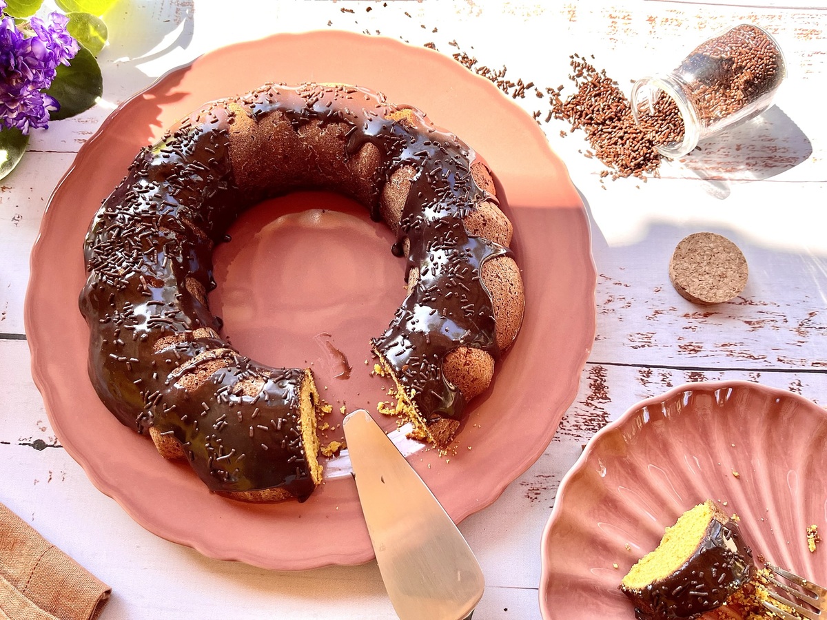 Bolo de cenoura low carb e sem lactose