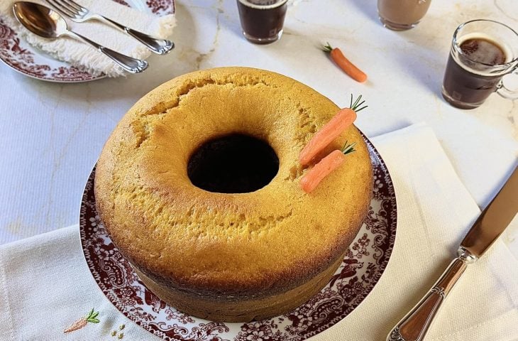 Bolo de cenoura simples e fácil