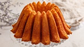 Bolo de cenoura simples e fofinho