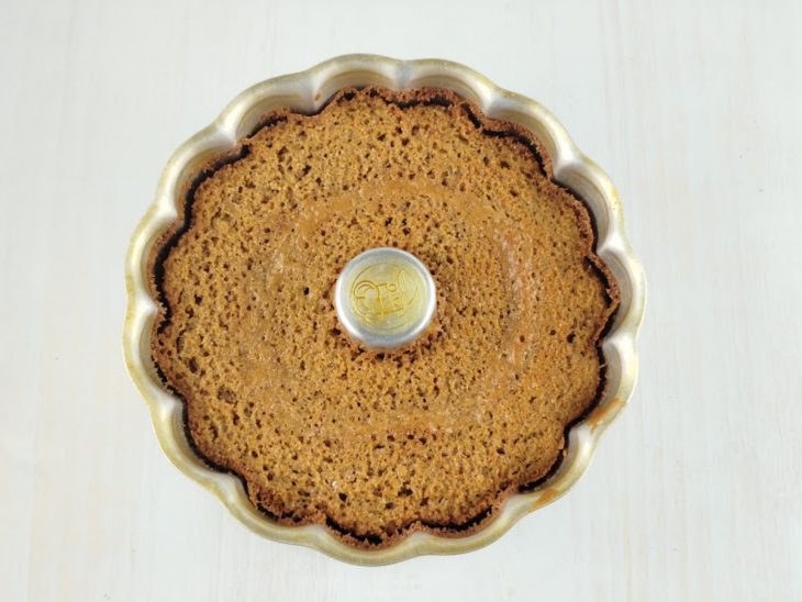 Massa na forma, já assada.