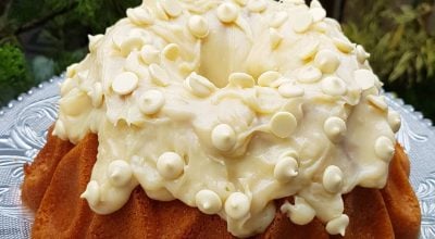 Bolo de chocolate branco com cobertura de Ninho