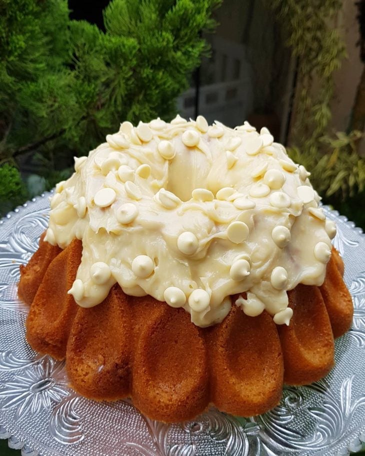 Bolo de chocolate branco com cobertura de Ninho