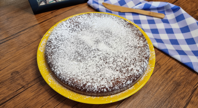 Bolo de chocolate com 2 ingredientes