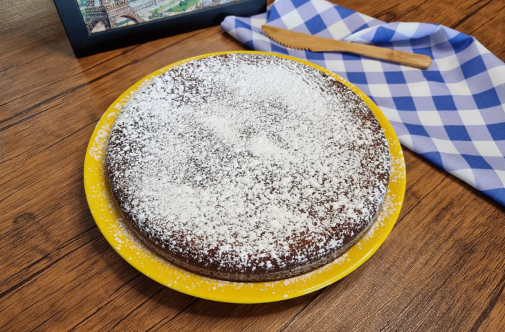 Bolo de chocolate com 2 ingredientes