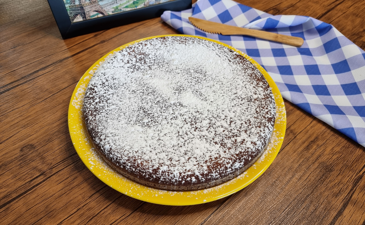 Bolo de chocolate com 2 ingredientes
