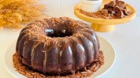 Bolo de chocolate com água quente
