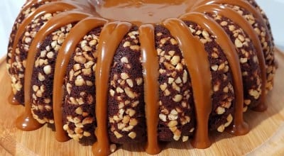 Bolo de chocolate com amendoim