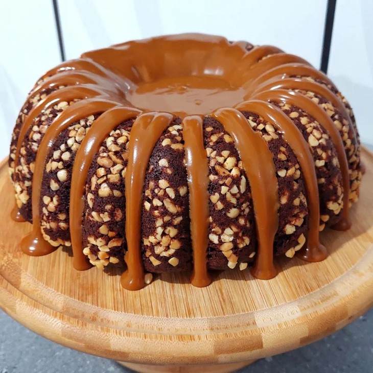 Bolo de chocolate com amendoim