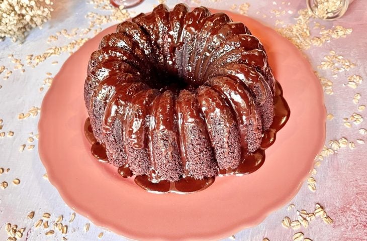 Bolo de chocolate com aveia