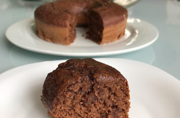 Bolo de chocolate com banana sem açúcar