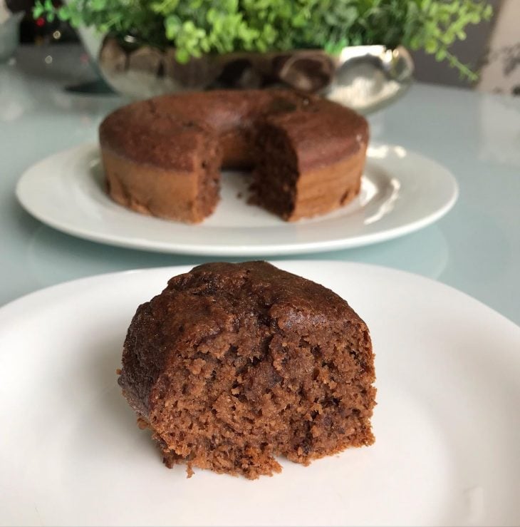 Bolo de chocolate com banana sem açúcar