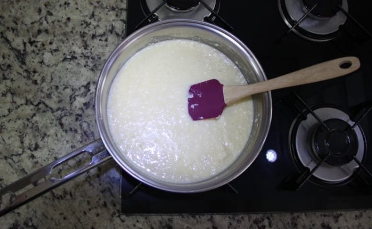 Bolo de chocolate com beijinho - Passo a Passo