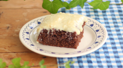 Bolo de chocolate com beijinho