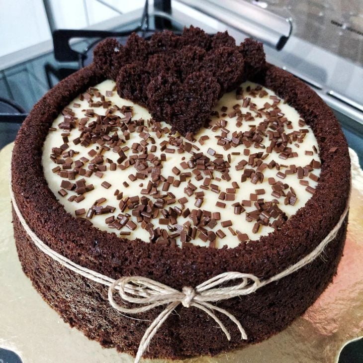 Bolo de chocolate com brigadeiro de Ninho