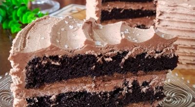 Bolo de chocolate com caramelo salgado