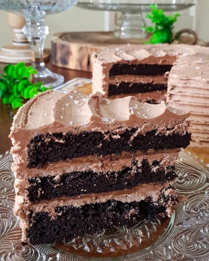 Bolo de chocolate com caramelo salgado