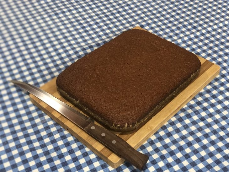 Bolo de chocolate com cobertura de maracujá - Passo a Passo