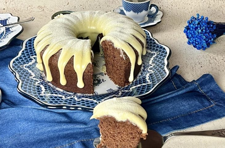 Bolo de chocolate com cobertura de Ninho