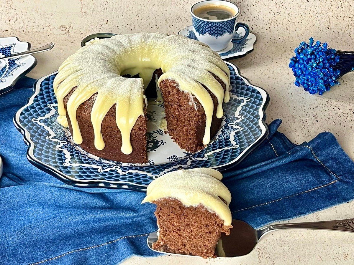 Bolo de chocolate com cobertura de Ninho