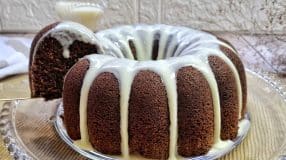 Bolo de chocolate com cobertura de Ninho