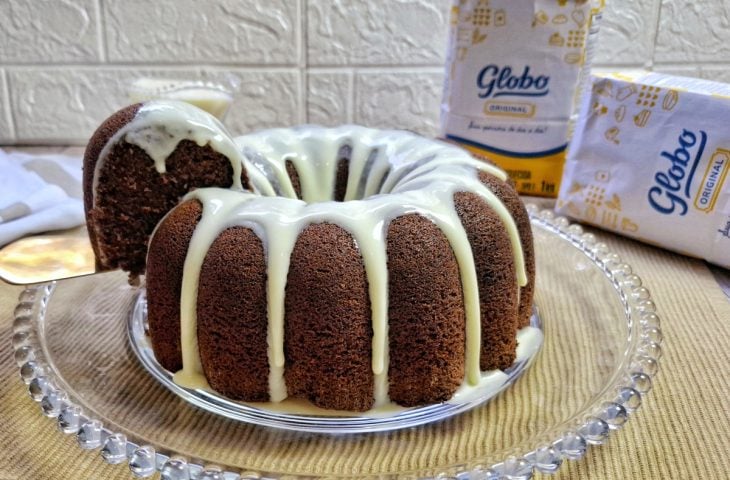 Bolo de chocolate com cobertura de Ninho