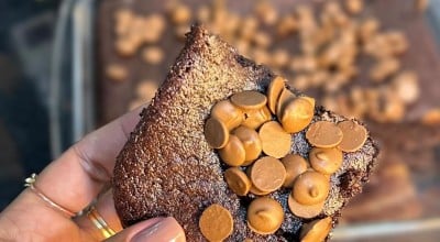 Bolo de chocolate com coco ralado