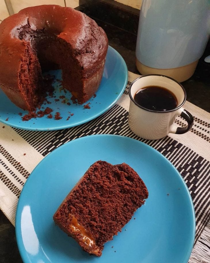 Bolo de chocolate com doce de leite