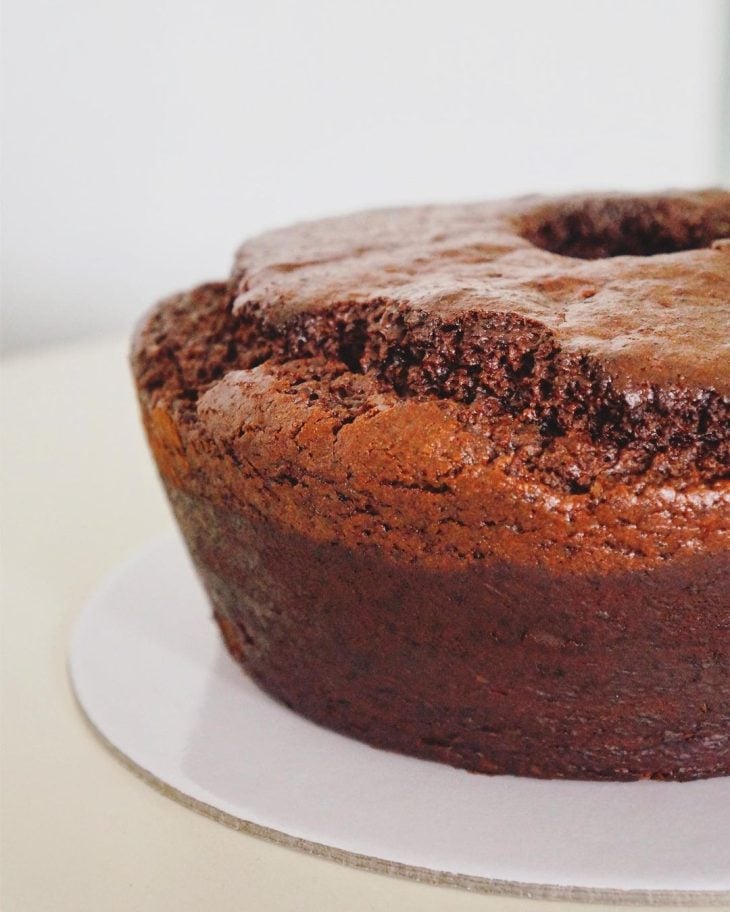 Bolo de chocolate com leite de amêndoas