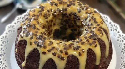 Bolo de chocolate com maracujá