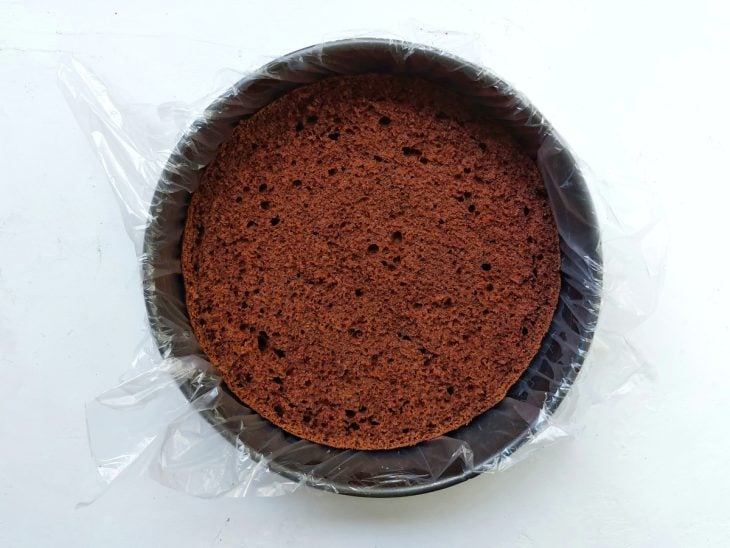 Bolo de chocolate com recheio de Ninho - Passo a Passo