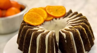 Bolo de chocolate com tangerina confitada