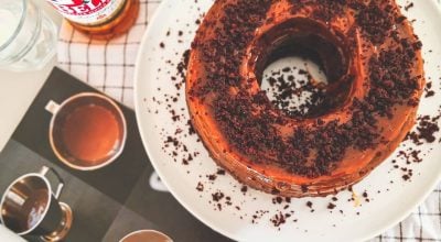 Bolo de chocolate com whisky e caramelo