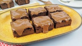 Bolo de chocolate cremoso