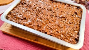 Bolo de chocolate crocante (crunch cake)