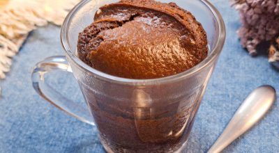 Bolo de chocolate de caneca na air fryer