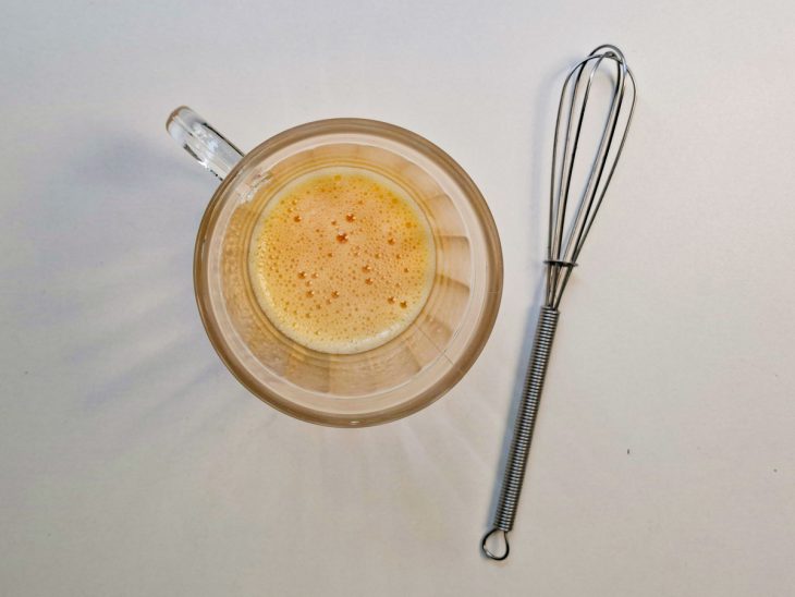 Ovo batido com fouet.