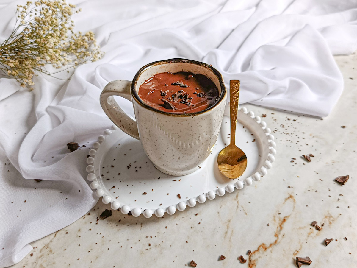 Bolo de chocolate de caneca com 3 ingredientes