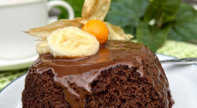 Bolo de chocolate e banana com 4 ingredientes