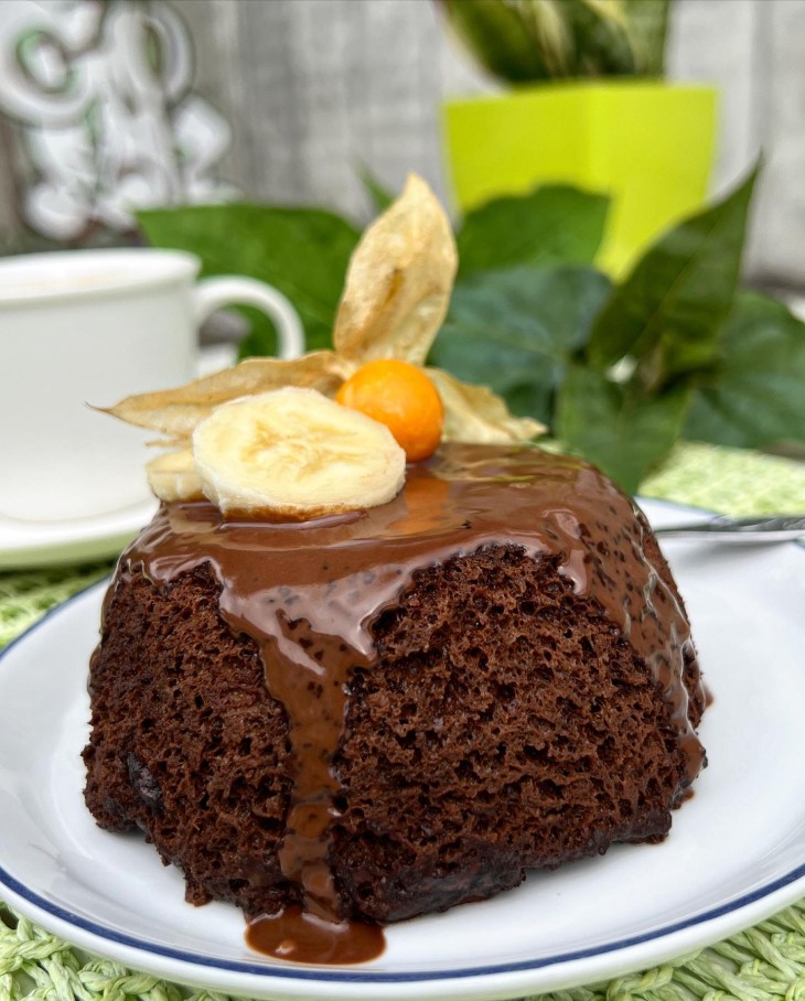 Bolo de chocolate e banana com 4 ingredientes