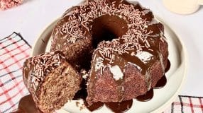 Bolo de chocolate fofinho fácil