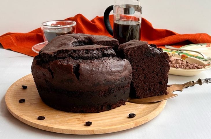 Bolo de chocolate fofinho rápido