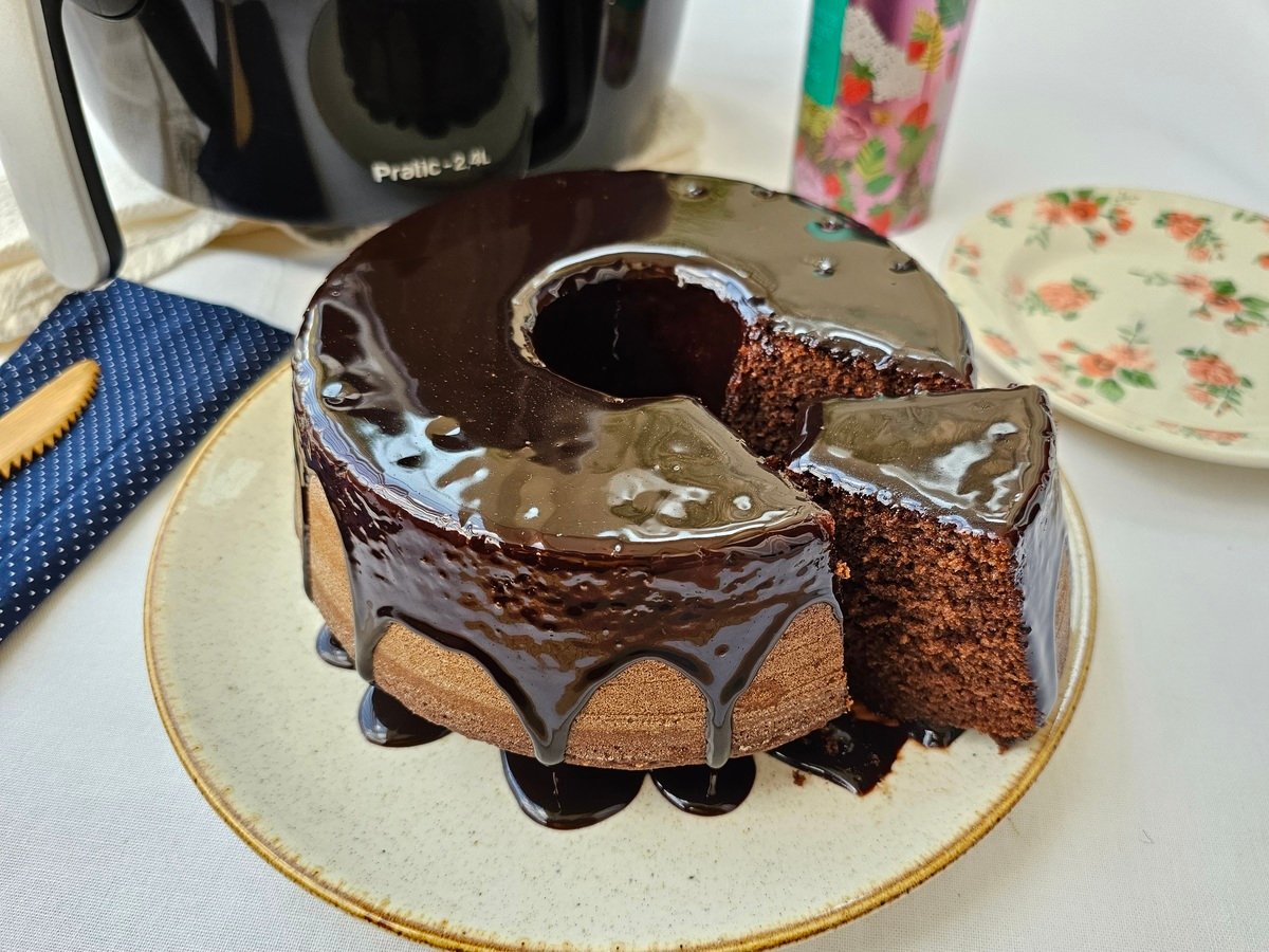 Bolo de chocolate na AIRFRYER 🍰 Vocês também são igual a esse bolo?