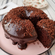 Bolo de chocolate fácil e molhadinho