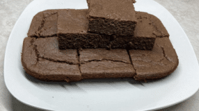 Bolo de chocolate sem açúcar e sem farinha