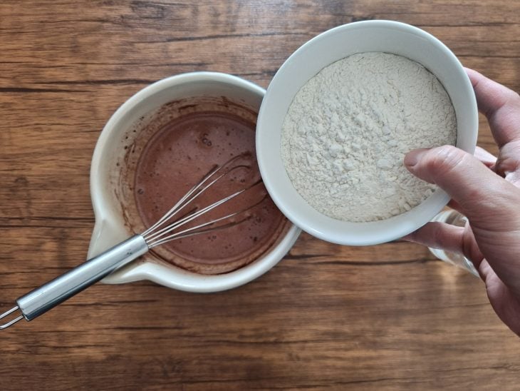 Bolo de chocolate simples - Passo a Passo