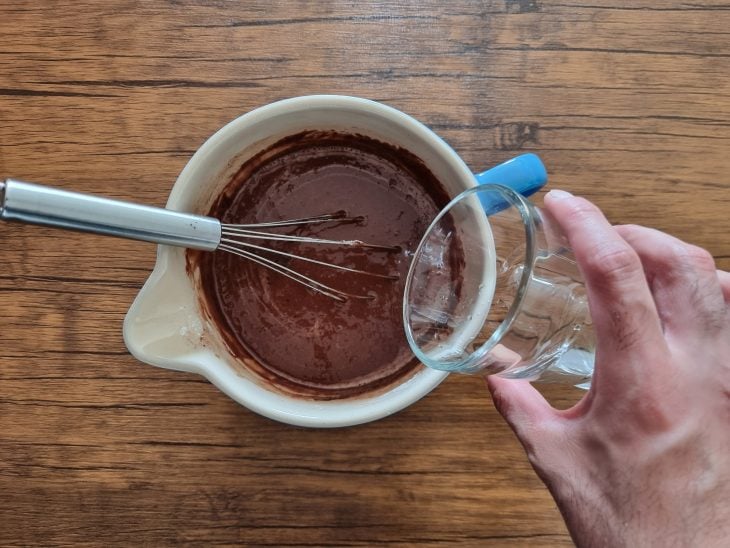 Bolo de chocolate simples - Passo a Passo